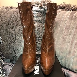 BROWN CROC PLATFORM HEELED BOOTS